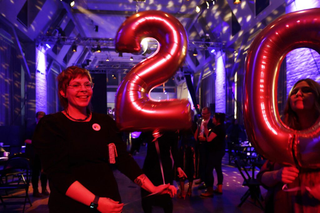 Juhlijoita ja ilmapalloja.